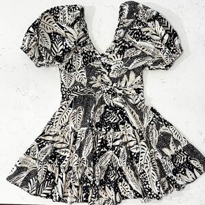 Gilner Farrar size medium black and white poplin dress